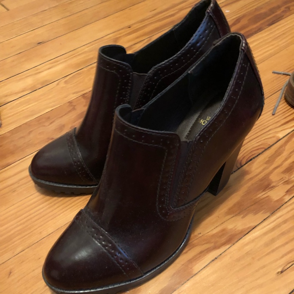 EUC Burgundy White Mountain Heels